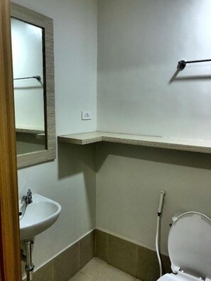 1 Bedroom Unit | Bathroom