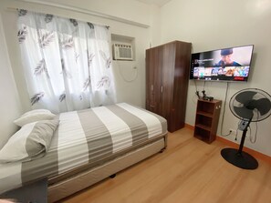 开间 | 1 多间卧室、办公桌