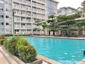 2 indoor pools, outdoor pool - Happy Stay at Trees Residences (Quezon City)