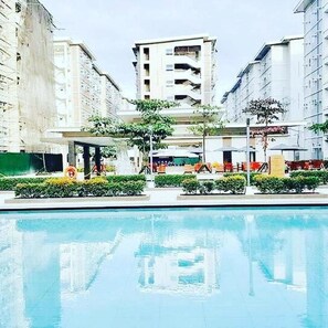 2 indoor pools, outdoor pool