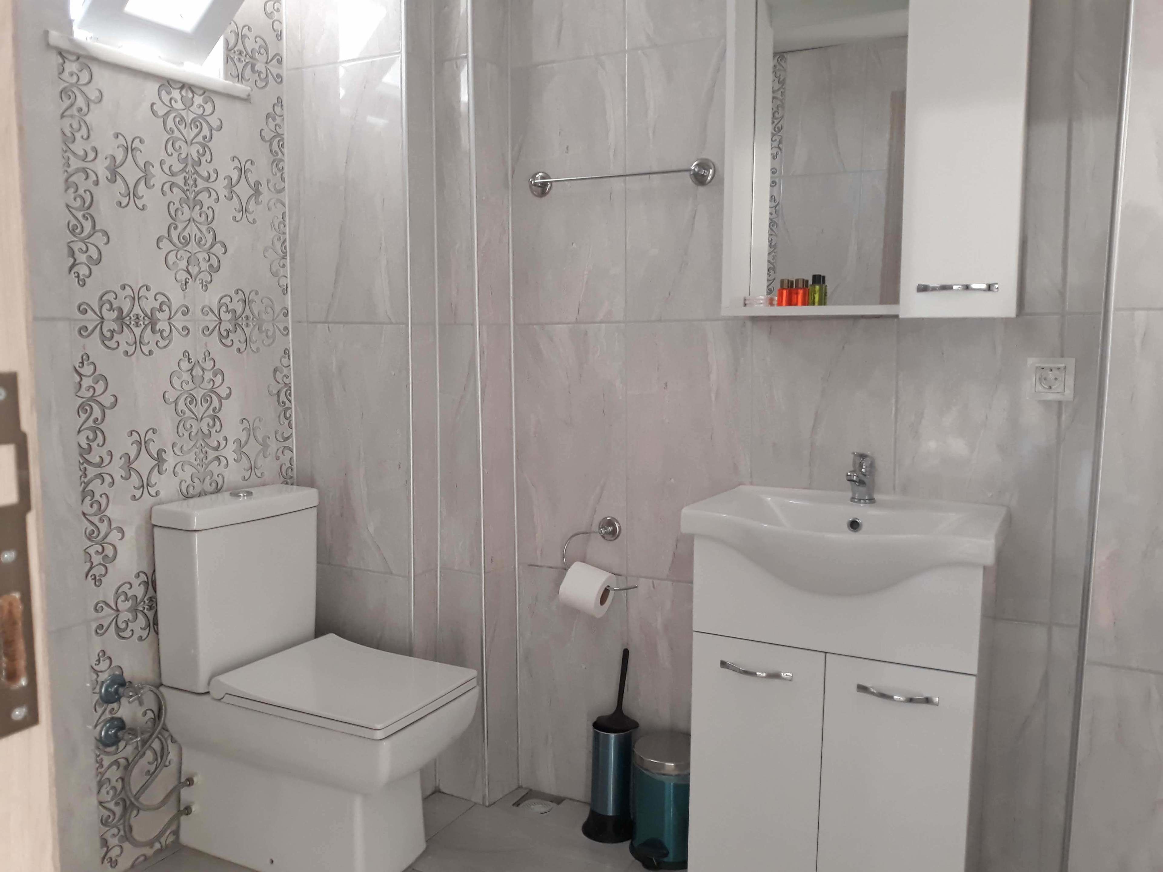 luxury triple room, lanai, sea view | bathroom shower