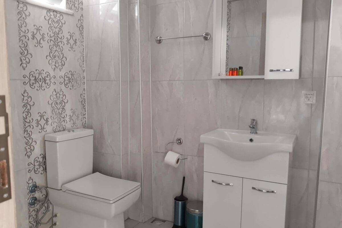 luxury triple room, lanai, sea view | bathroom shower