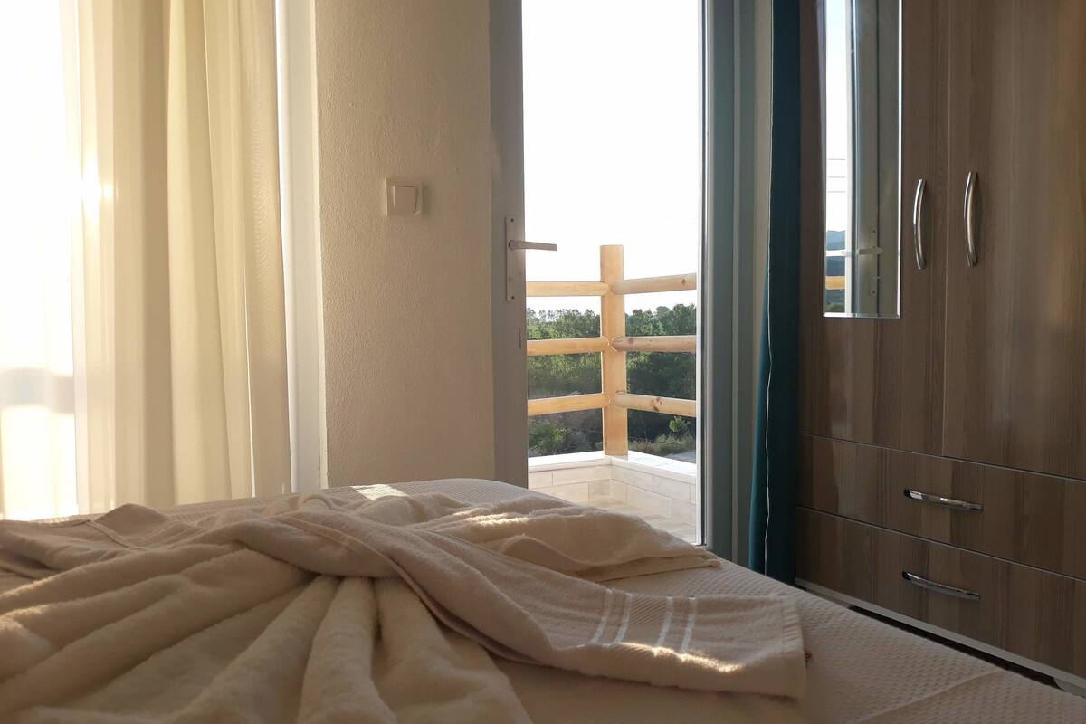 luxury double room, 1 double bed, lanai, sea view | egyptian cotton sheets, premium bedding, down duvets, minibar