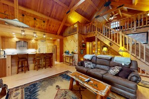 TV, fireplace, DVD player, table football - Quaint lakefront cabin w/ indoor & outdoor fireplace, private dock - dogs OK (Minocqua)