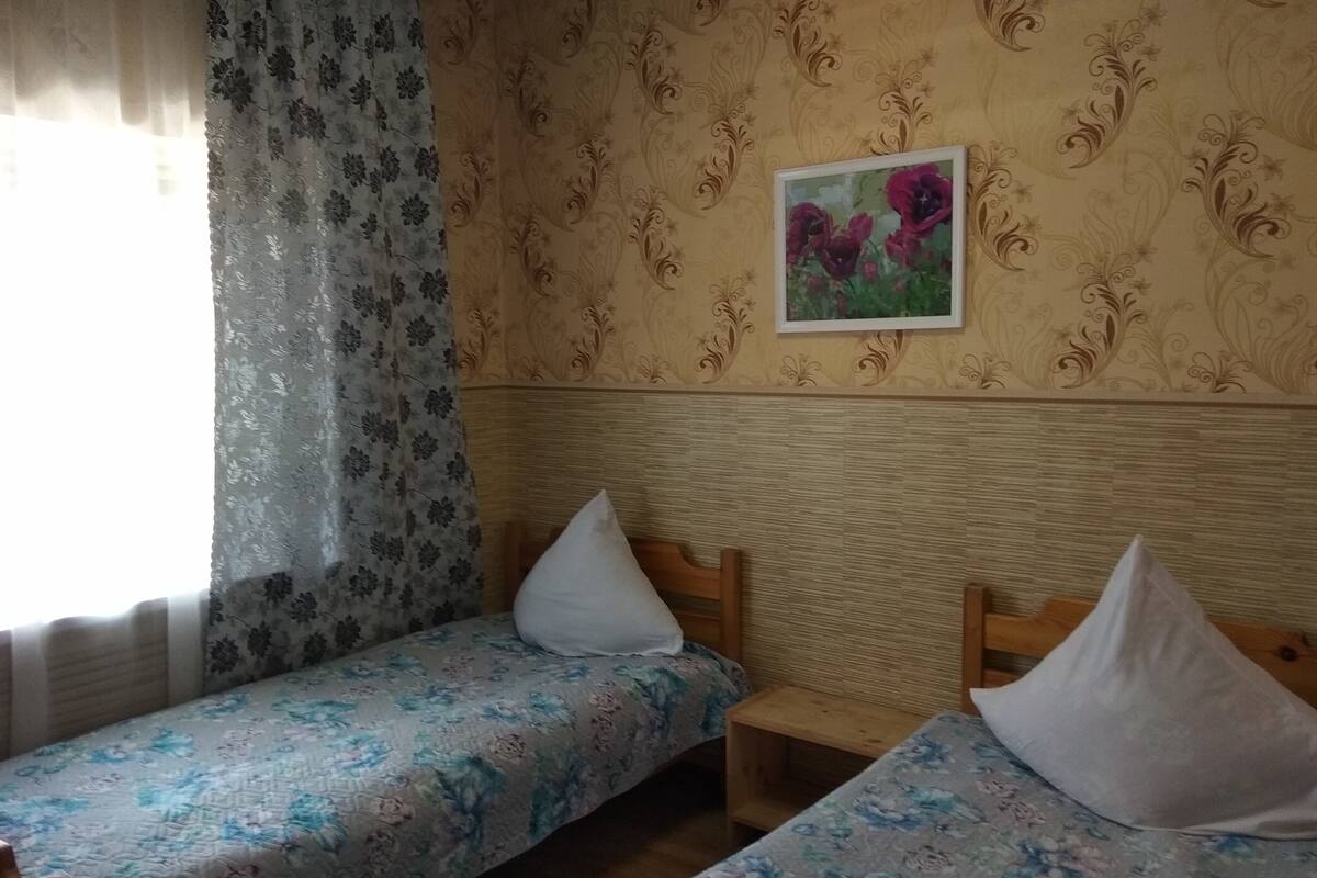 Chambre classique avec lits jumeaux | AccĂšs au Wi-Fi (inclus), literie fournie