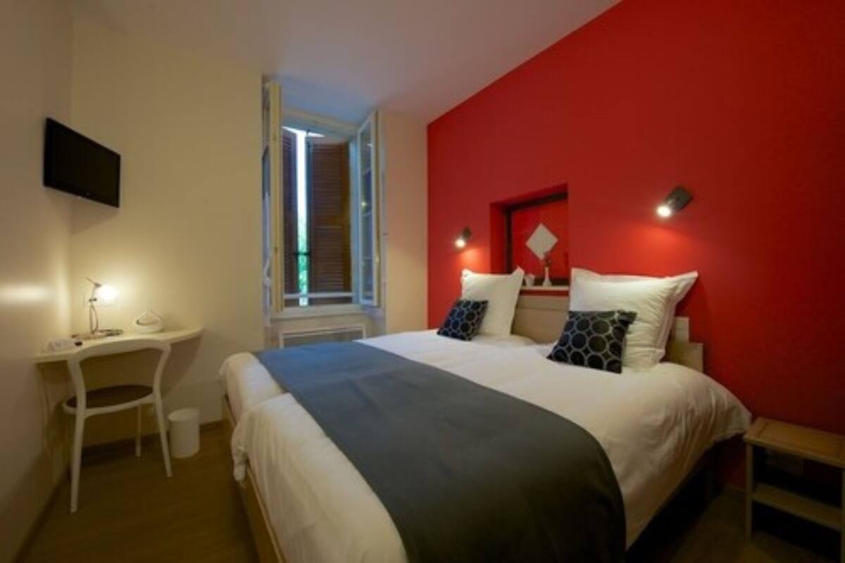 Chambre Double (Rouge Framboise)