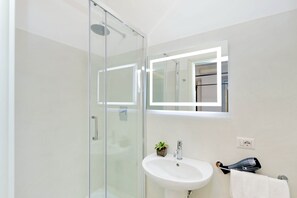 Standard Duplex, 1 Bedroom | Bathroom - Cozy Vittoria Colonna (Rome)
