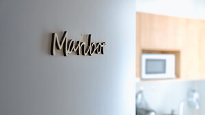 A wall-mounted sign with the word "Mainlo" in a stylized font.