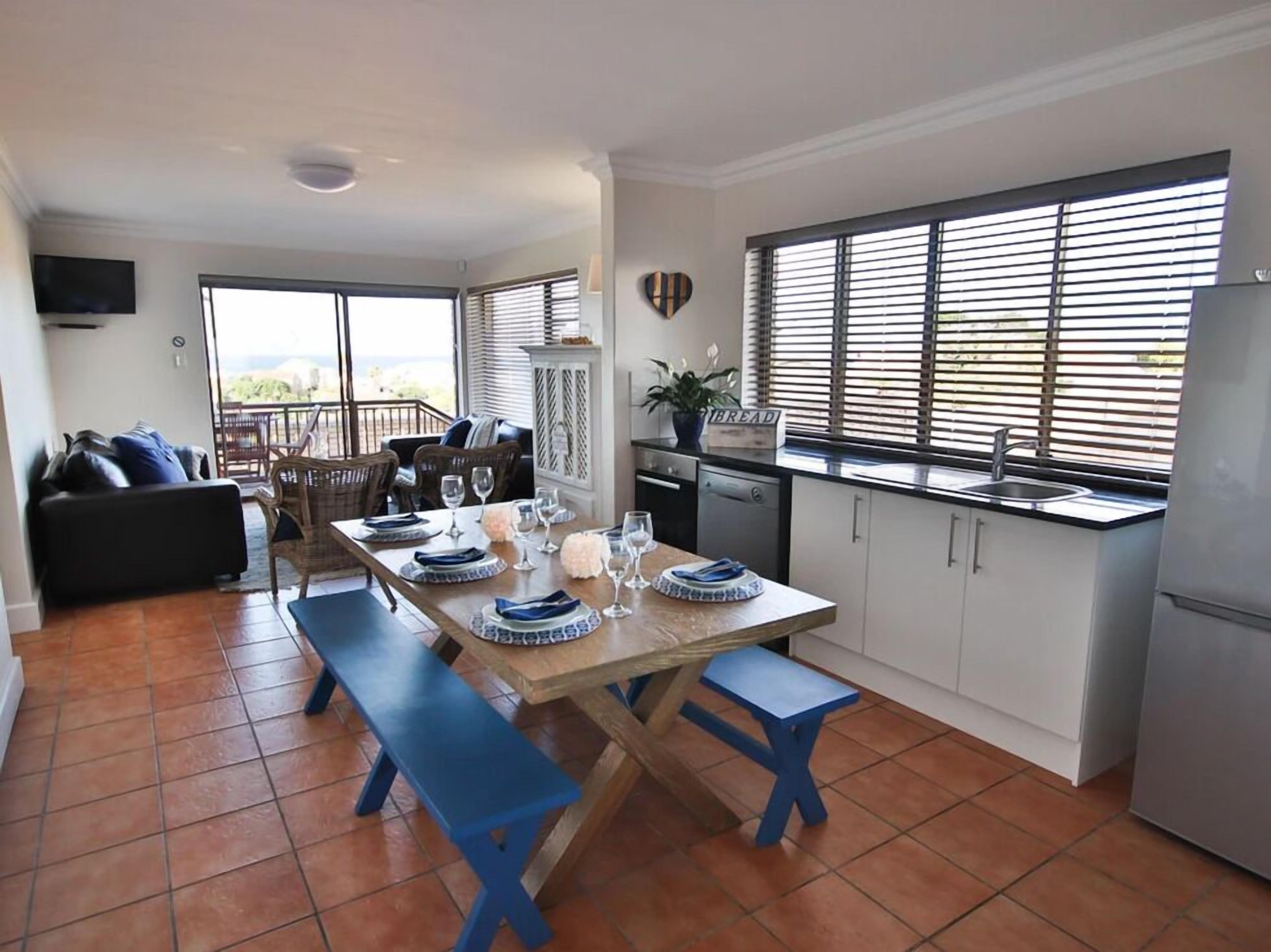 Luxury Apartment (3) | Private kitchen | Fridge, high chair