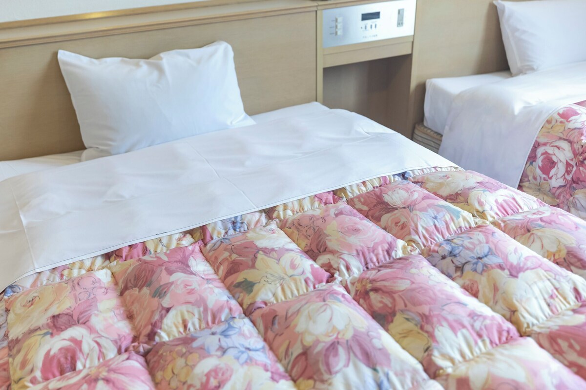 Free WiFi, bed sheets