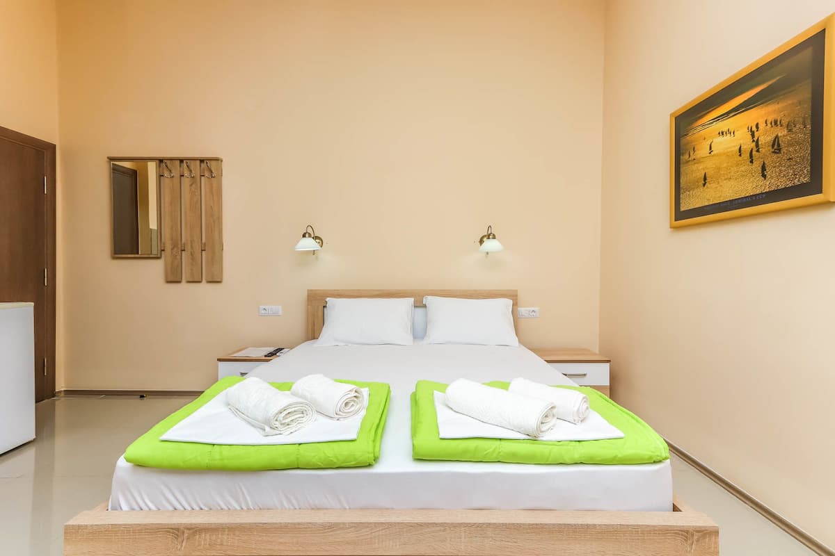 Deluxe Quadruple Room (A) | Minibar, blackout drapes, soundproofing, WiFi (free)