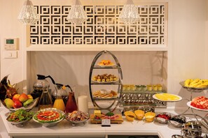 Breakfast, lunch, dinner served; local and international cuisine - Hanoi Fiesta Central Hotel and Spa (Hanoi)