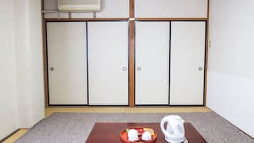 Japanese Style Room Quadraple, Smoking | Free WiFi, bed sheets