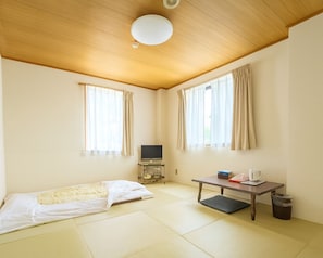 Quarto Quádruplo em estilo japonês, para fumantes (Japanese Style, Quadraple) | Wi-Fi de cortesia, roupa de cama