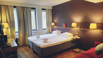 Stort Dubbelrum Klassiskt | MörklÀggningsgardiner, ljudisolering och strykjÀrn/strykbrÀda