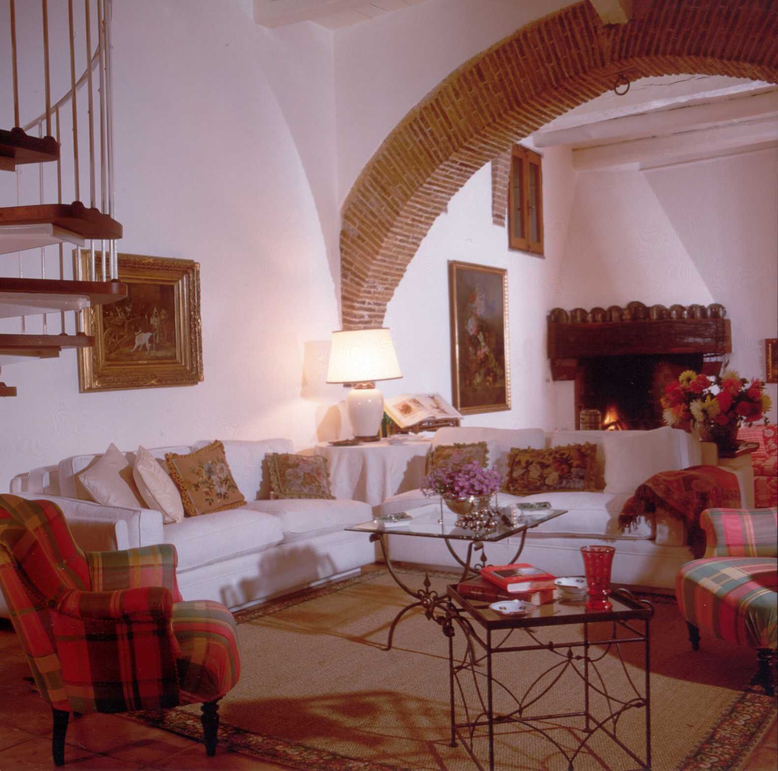 Una Smart TV, una chimenea