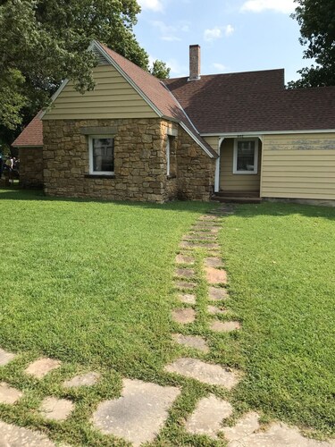 Rock Bottom Cottage - Cedar Vale Kansas