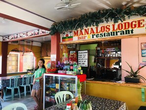 Restaurant - Manalo's Lodge (Puerto Galera)