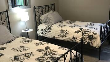 3 bedrooms, desk, free WiFi, bed sheets