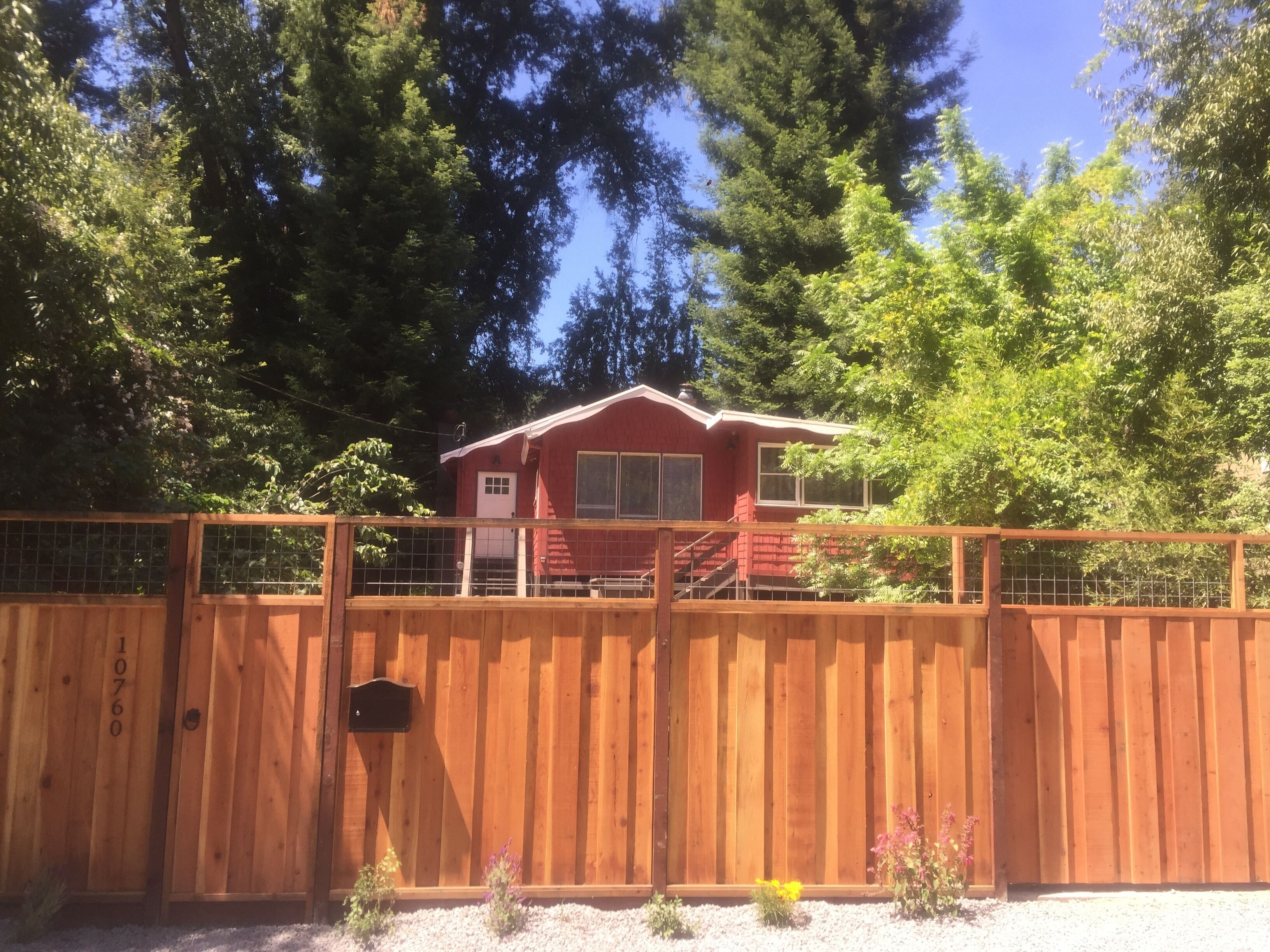 On the Russian River, river access, hot tub in deck, pet friendly, wine country