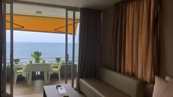 Studio | Living area