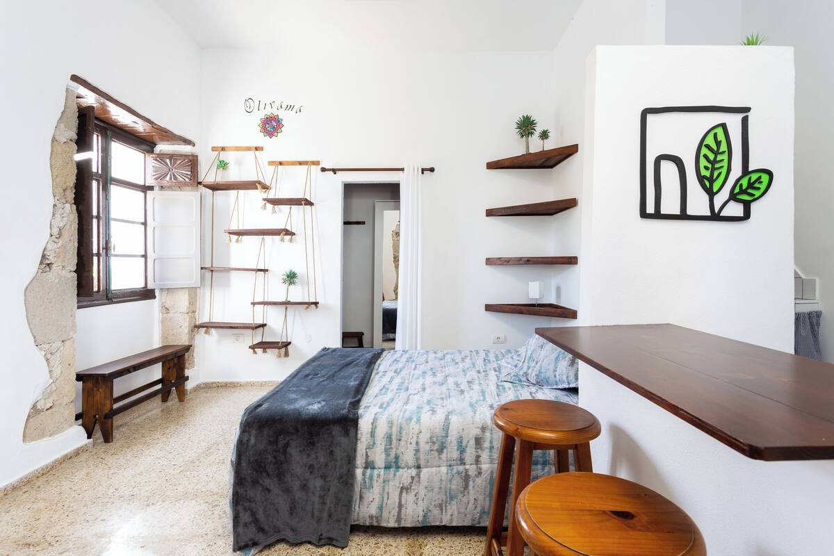 WiFi (free), bed sheets