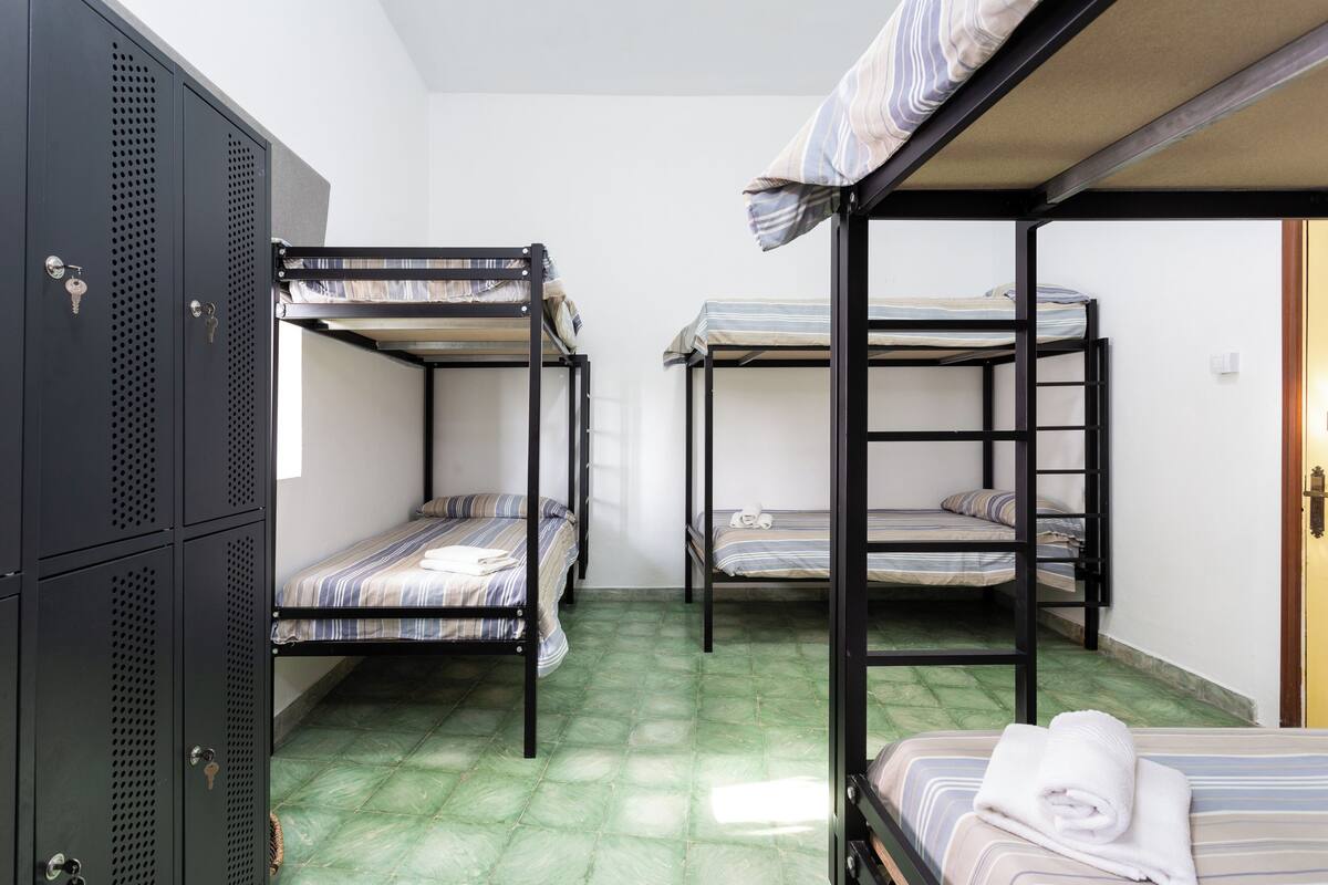 WiFi (free), bed sheets