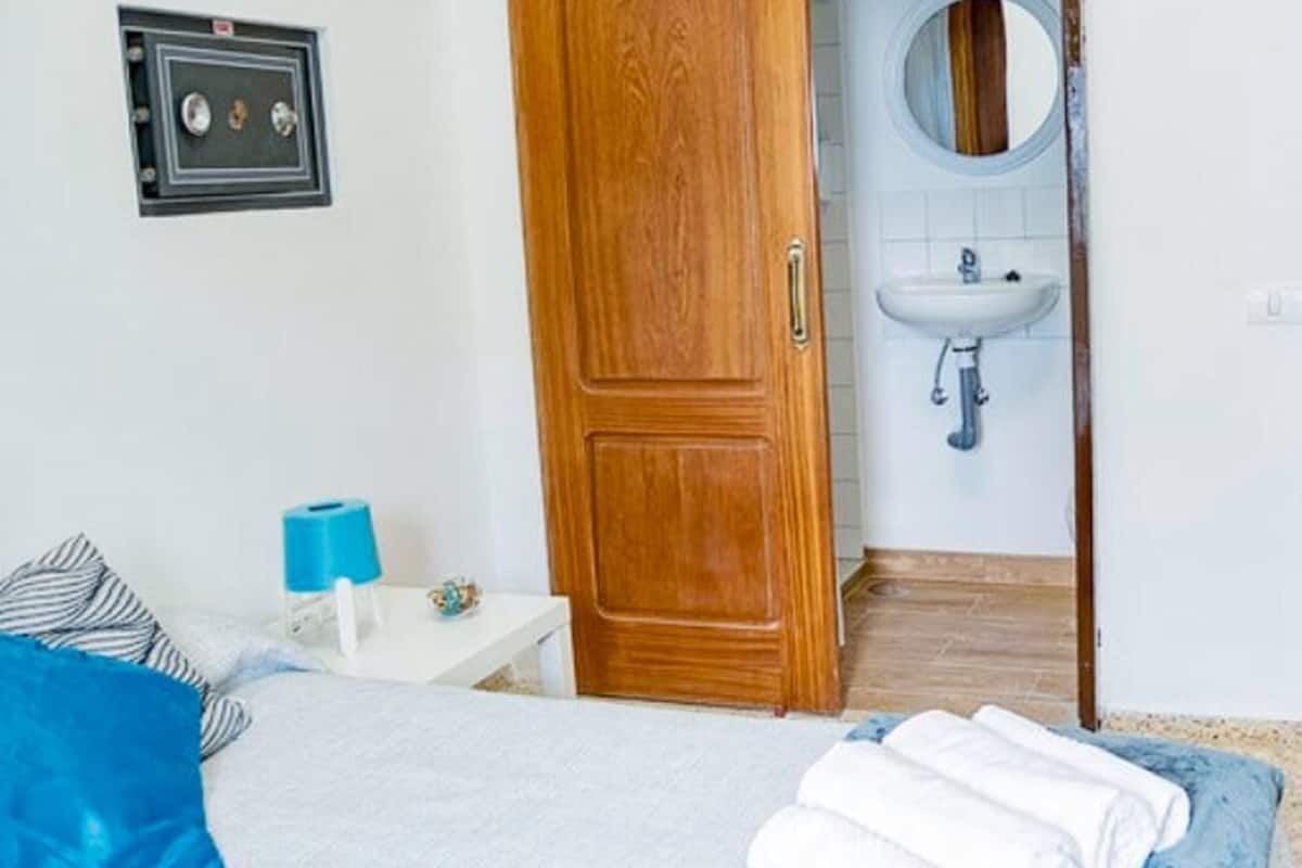 Suite, 1 cama Queen size (Isabel) | Wifi gratis, ropa de cama y acceso para silla de ruedas