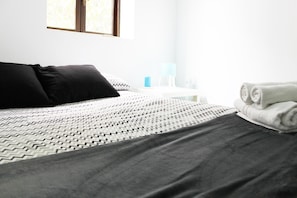 Double Room, Shared Bathroom (Pico la grieta) | Free WiFi, bed sheets, wheelchair access - El Hostal Del Cubo (San Juan de la Rambla)