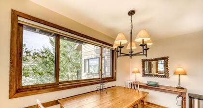 ��NUEVO LISTADO! Familiar, condominio con vista a la montaña, cocina completa y WiFi gratis.