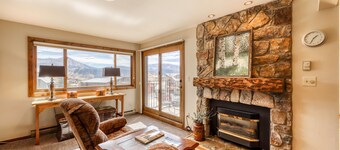 Family friendly, Mountain-View Condo w/Full Kitchen – Walk to Lifts