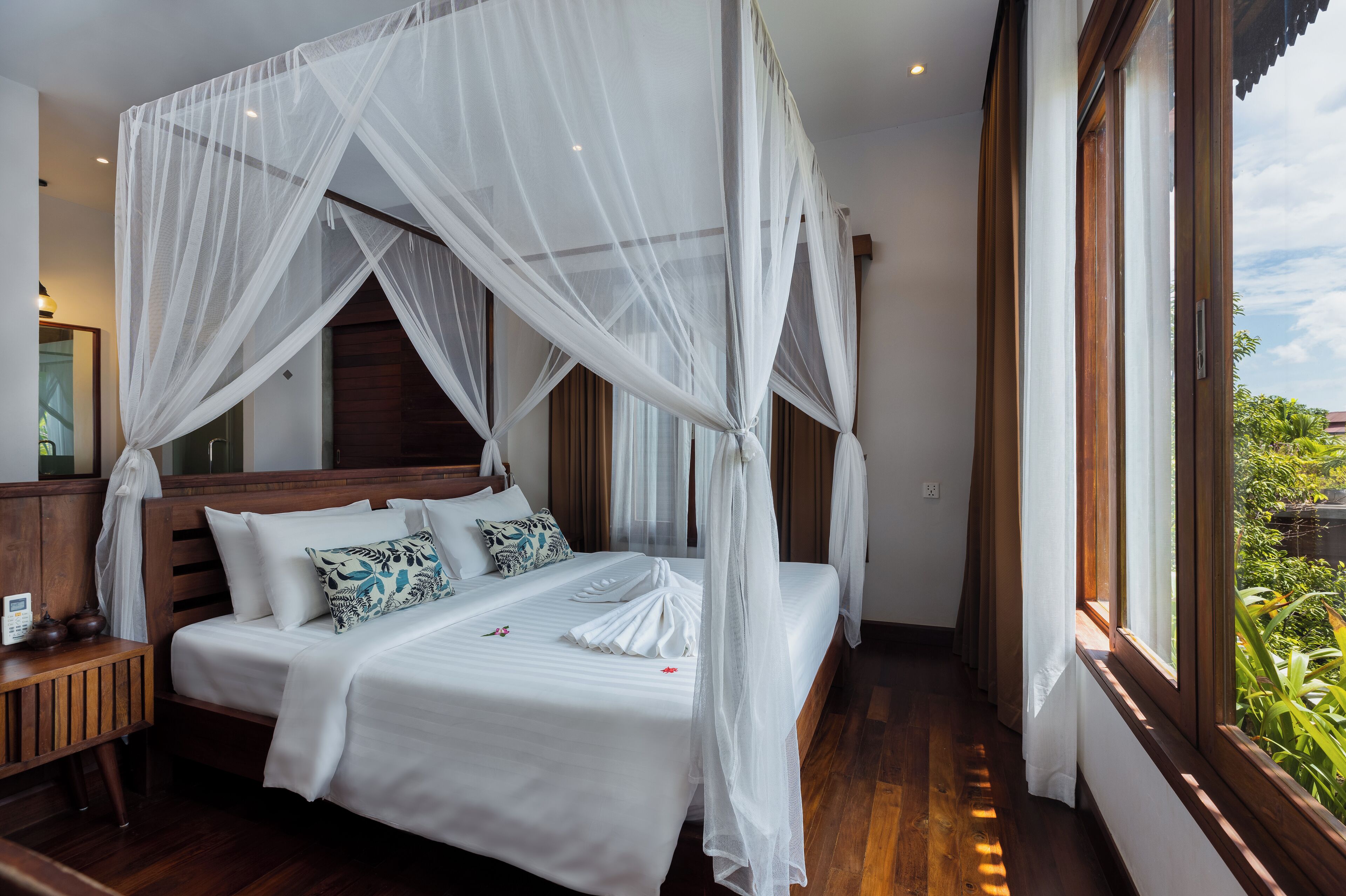 Spacious 2-Bedroom Villa with Pool View | Premium bedding, in-room safe, desk, iron/ironing board