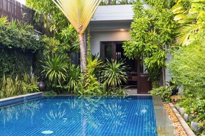 Outdoor pool - Golden Vishnu Villa (Siem Reap)