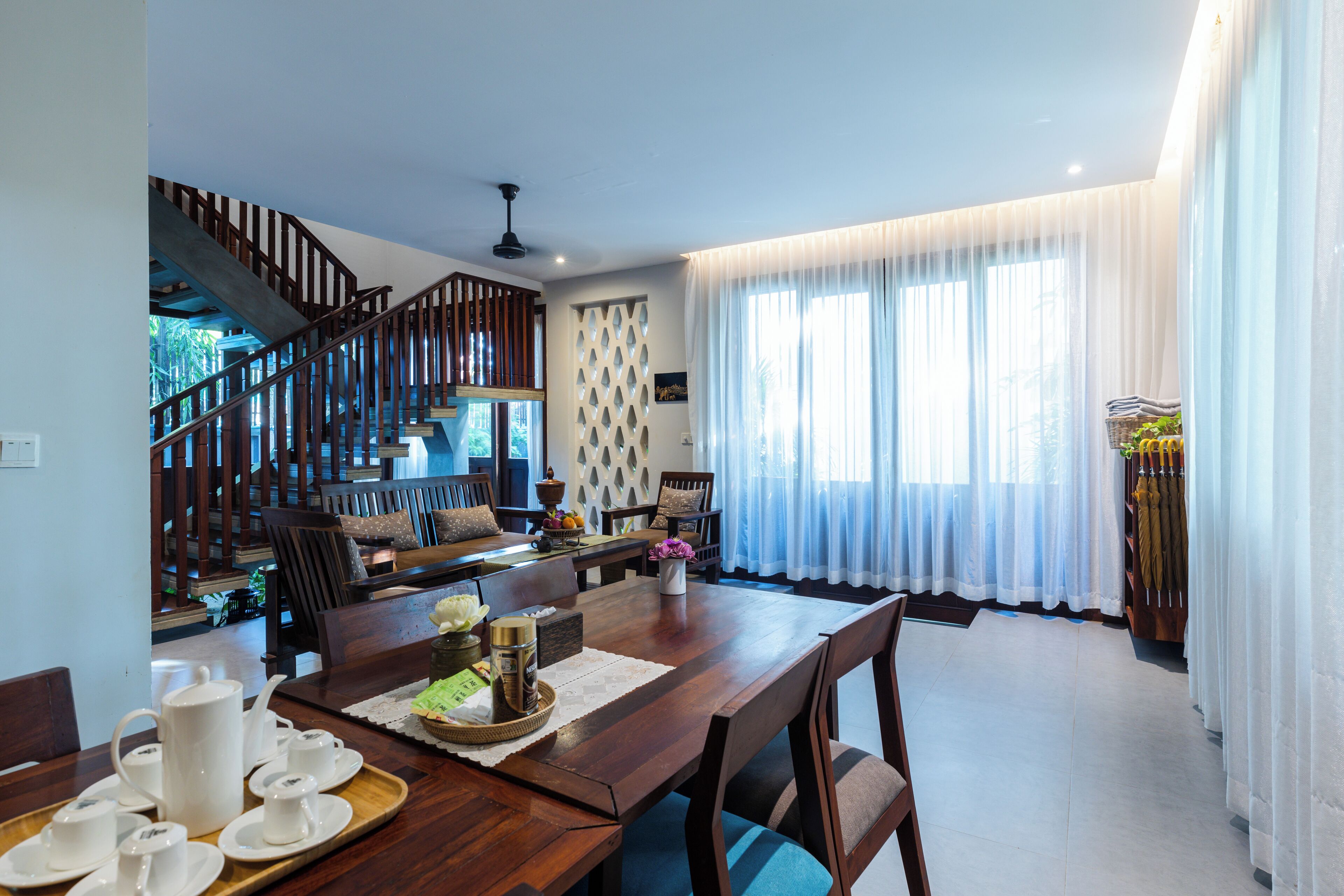 Spacious 3 Bedrooms Villa with Garden View | 客廳 | 32 吋LED 電視連衛星電視頻道、電視