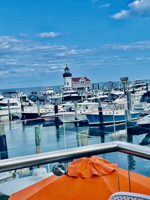 Marina - SeaStar Beach House 
Close Walk To Ocean 
Private Beach Access (Old Saybrook)