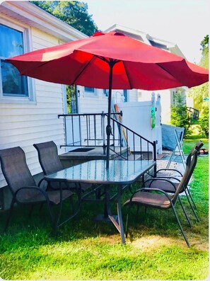 Outdoor dining - SeaStar Beach House 
Close Walk To Ocean 
Private Beach Access (Old Saybrook)