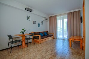 Departamento, 1 habitación | Espacio para trabajar con laptop, cortinas blackout y wifi gratis 