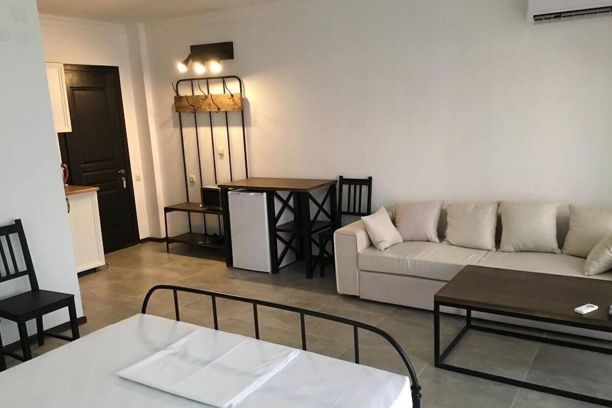 Estudio, vistas al mar | Espacio para trabajar con un portátil, cortinas opacas, wifi gratis