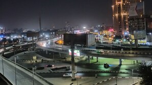 واجهة المنشأة - في المساء/الليل