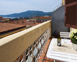 Apartamento, 5 quartos, vista para o mar | Sacada