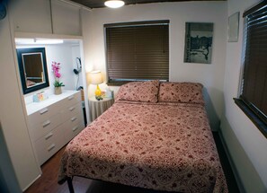 1 chambre, bureau, fer et planche à repasser, Wi-Fi gratuit