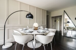 Interior - Clarke (Brentford)