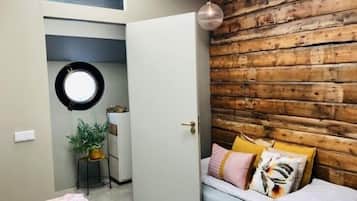 2 bedrooms, Select Comfort beds, iron/ironing board, free WiFi