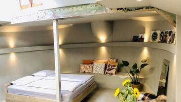 2 bedrooms, Select Comfort beds, iron/ironing board, free WiFi