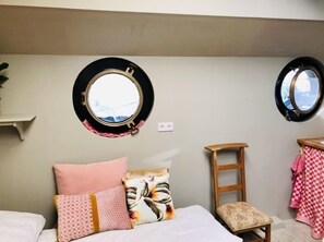 City Apartment | 2 bedrooms, Select Comfort beds, iron/ironing board, free WiFi - Houseboat Tante Piet (Amsterdam)