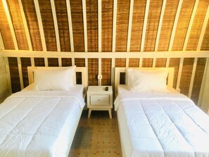 Desk, laptop workspace, free WiFi - The Vagary Vibes (Penida Island)