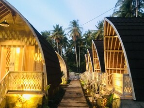 Front of property - evening/night - The Vagary Vibes (Penida Island)