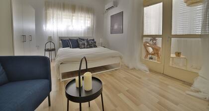 Luxuswohnung in Tel Aviv. Ein großes Schlafzimmer Gordon 20 Apartment 4