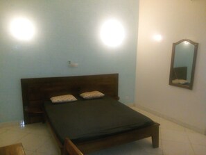 Standard Double Room | Iron/ironing board, free WiFi, bed sheets