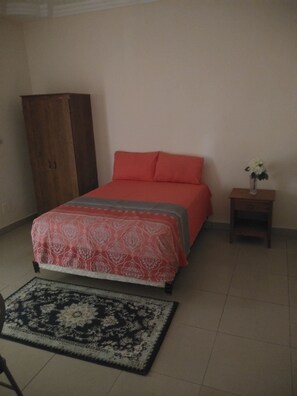 Fer et planche à repasser, Wi-Fi gratuit, draps fournis